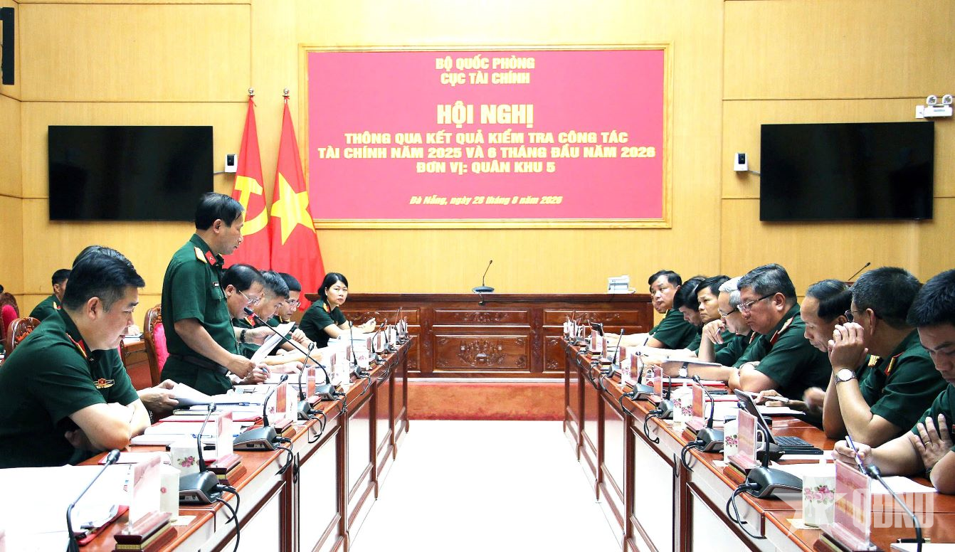 Đoàn công tác Cục Tài chính Bộ Quốc phòng làm việc tại Quân khu 5